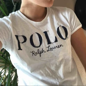  - Använd ett par enstaka gånger, hel och fin, köpt från Nelly för två år sen. Frakt ingår i priset ❤️