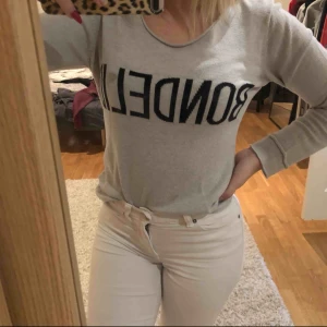  - Bondelid tröja storlek S. Använd max 4 gånger, den är även i bra skick. Kan mötas upp runt Stockholm, köparen står för frakt, tar helst bara swish