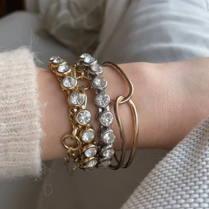 Armband i fint skick - ej äkta guld/silver! - För mer info se tidigare annons 🌹 50kr/st för de matchande, 25 för det mer knuten 