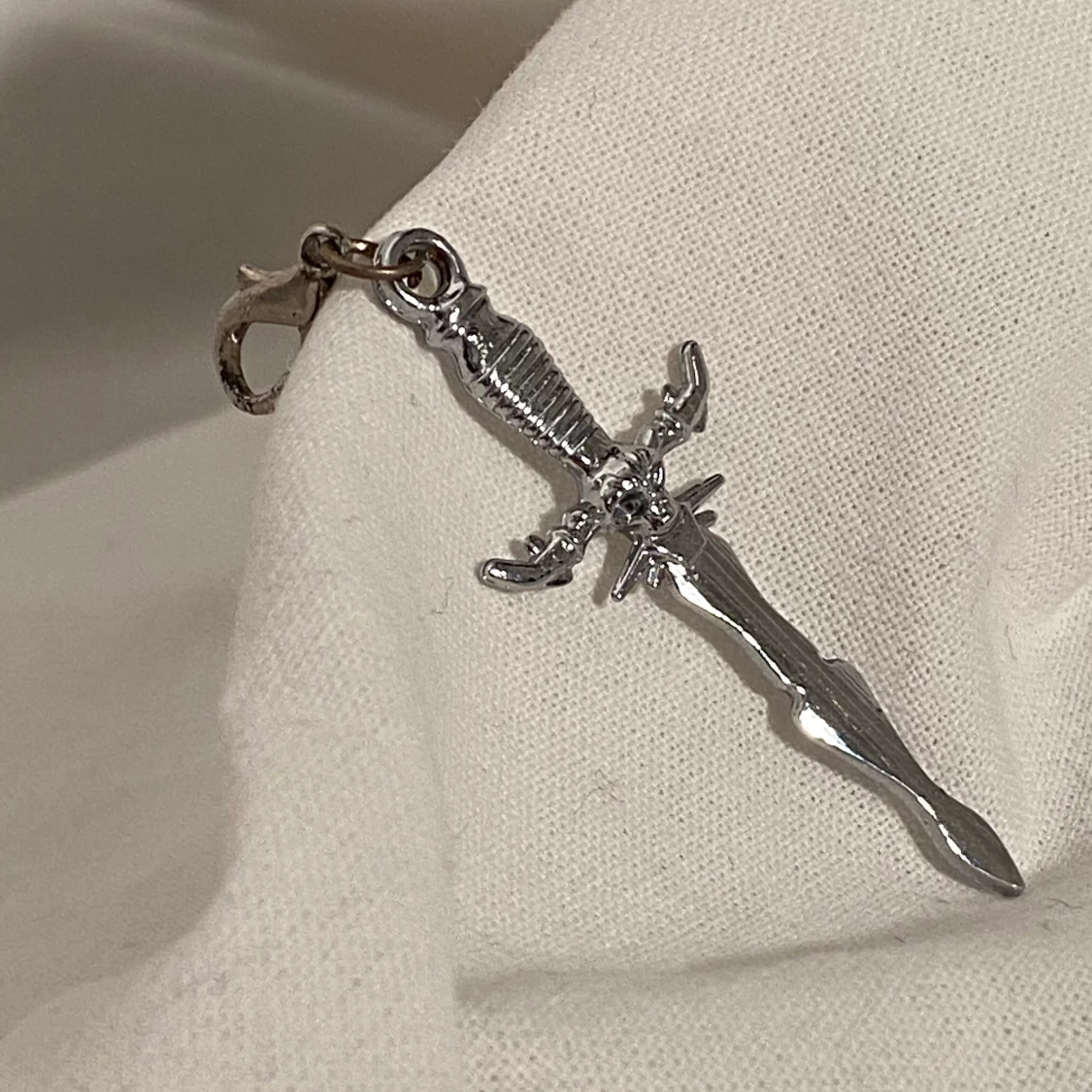 silverfärgad berlock - 90