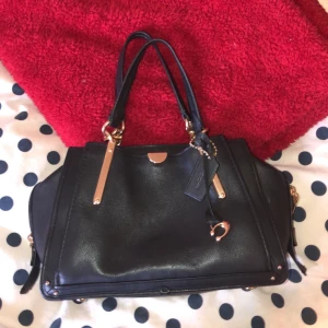 Äkta Coach skinnväska - Nypris 4155kr