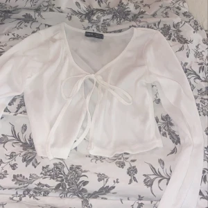 Kofta - Vit kofta ifrån shein, aldrig använd 40kr+frakt