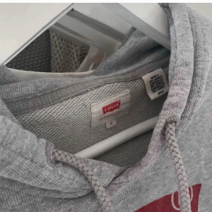 Levis Hoodie - Levis hoodie som används enstaka gånger ,väldigt bra skick 💕