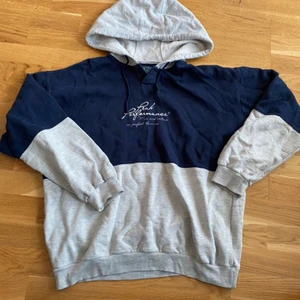 Hoodie - Hoodie från peak performance, storlek L/XL. Super fin som oversize. Buda i kommentarerna! HÖGSTA BUD: 150kr🥰💗