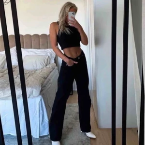 byxor - Vida svarta jeans från Nakd, endast använda 1 gång pga för små. Frakt tillkommer.