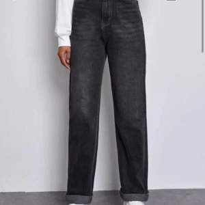 Jeans - Någon som säljer ungefär sånna här jeans, hör av er till mig isf