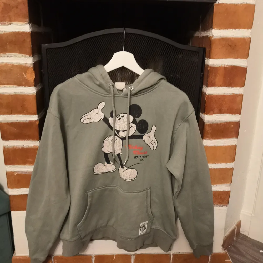 Retro hoodie med Mickey Mouse från H&M. Tröjor & Koftor.