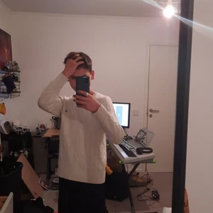 Polotröja  - Den passar bra till dig som har en mindre kropp, varm och den är stilig 