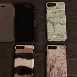 iPhone 7 Plus / 8 plus - 4 st iPhone 7 Plus / 8 plus skal från ideal of sweden (x Hanna Licious) i väldigt bra skick. Det gröna skalet (bild 3) är lite trasigt upp till men det syns knappt. 120kr/st, alternativt 2 för 170kr. (Frakt tillkommer) 🤍