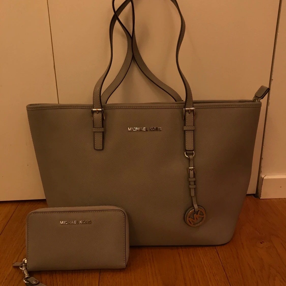 Michael Kors väska med plånbok