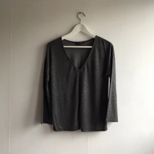  - Fin v-ringad tröja