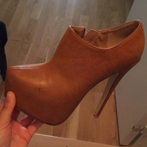  - Klackskor från Truffle