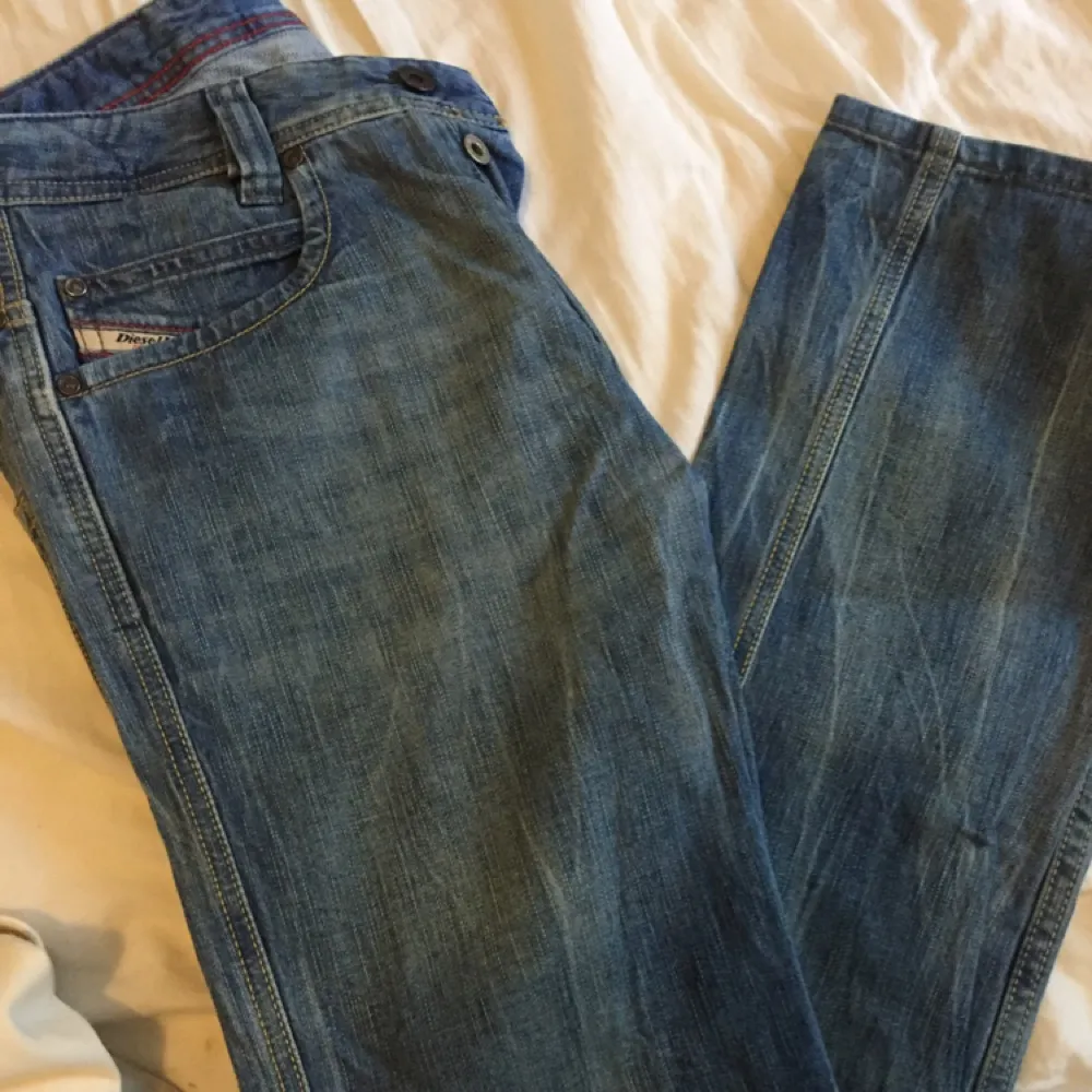 Jeans från Disel storlek 28. Jeans & Byxor.