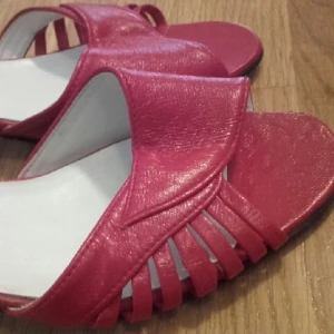  - fantastiska sommarskor fyndade på loppis men tyvärr fel storlek för mig. 
Toppskick! 