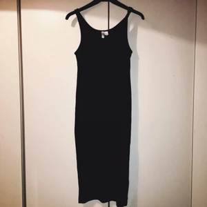  - Linneklänning köpte från hm. Den är för stor för mig och har aldrig använt bara provat. Frakt 50kr. Swish eller mötas upp i Strängnäs.