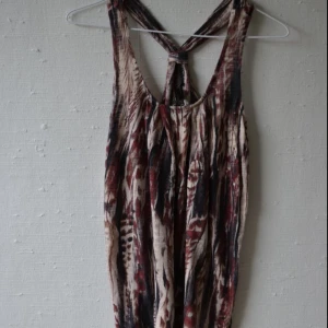  - Klänning/linne från H&M, säljes billigt då den är lite sliten