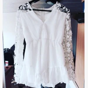  - Jättefin från DM retro.
Använd en gång på min systers student, jättebra skick!

Ord pris. 699:-

Kan skicka fler bilder vid intresse!