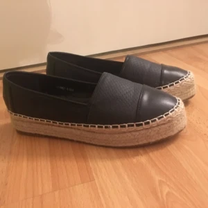  - Jättefina skor från boohoo storlek 39, för stora för mig, därför jag säljer dem. Aldrig använda!