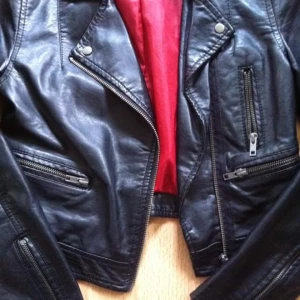  - 💥Grymmaste skinnpajen du kan finna💥

• Storlek: XXS, passar XS-liten S 
• Märke: Crocker
• Material: vegansk, imitation 
• Skick: Knappt använd, superfint skick
• Övrigt: Inga skavanker, endast lite veck
• Frakt: fraktfritt 