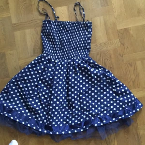  - Söt rockabillykkänning. Använd en gång.