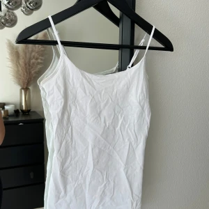 Vitt linne - Säljer pga använder inte. Bra skick!🩷