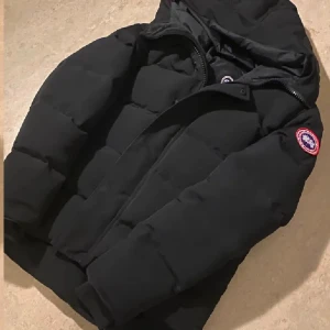 Canada gosse macmilian - Stl S Den är köpt 2020 och är en äldre modell därför säljer jag den för så bra pris