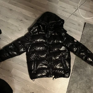 Jacka - Skriv för mer info 