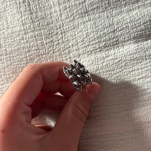 Edblad ring - Jättesnygg Edblad ring med nitar! Den är i S, alltså 16,80mm❤️ Säljer då den inte kommer till användning! ❤️