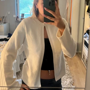 Stickad kofta - Stickad kofta från ginatricot i storlek S, nyskick🥰