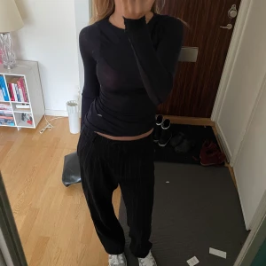 Kostymbyxor från Designers Remix - Snygga kostymbyxor i blått. Storlek 14 år men sitter som xs. Passar till allt!❣️ Skriv för bilder, mått etc! Kan diskutera priset