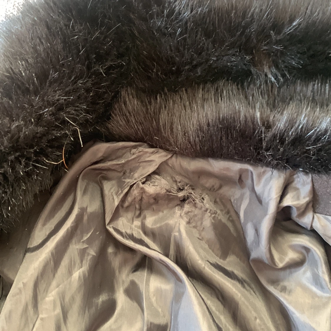 Svart pälskappa - 91