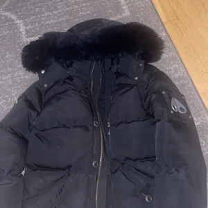 Moose knuckles  - Säljer den för har tröttnat på den bra skick använd en vinter kan även tänka mig byta mot en sailracing dun jacka 