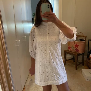 Studentklänning  - Söt klänning som passar till student eller skolavslutning! Använd en gång på studenten, storlek 36!🩷  