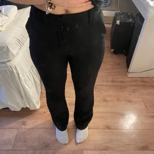 Kostymbyxor - Kostymbyxor från bikbok, aldrig använda