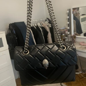 Kurt geiger väska - Säljer min superfina väska från Kurt geiger då den inte kommer till användning längre. Säljer för 2300