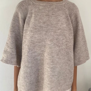 Stickad t-shirt - Köpt nyligen💗Köptes för 150kr