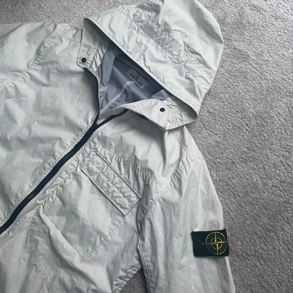 En sjukt fet Stone Island jacka❗️| Skick:9/10✅ | Nypris: 7000-8000 | Digitalt kvitto finns❗️| Hör av er vid mer frågor❗️. Jackor.