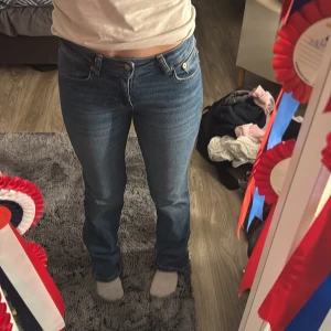 Jens med snygg ficka - Inte annvänt mycke alls, jätte snygga!!