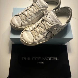 Philippe model - Välandvända Philippe model i storlek 42. Model Prsx low-top.