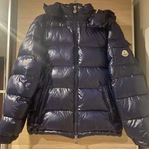 Moncler maya, använd några gånger men inga täcken på användning. Storlek 2 (S/M) Kvitto finns. 