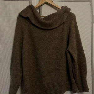 Off shoulder tröja - Jättemysig och skön off shoulder tröja , som ny 