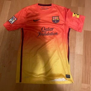 FC Barcelona 2012/13 Bortatröja 🔵🔴 - FC Barcelona 1012/13 Bortatröja🔴🔵 Strl S #fotbollströja