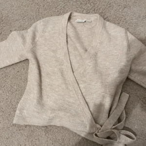 Kofta - Säljer en ass snygg kofta då den ej kommer till användning❣️pris kan diskuteras