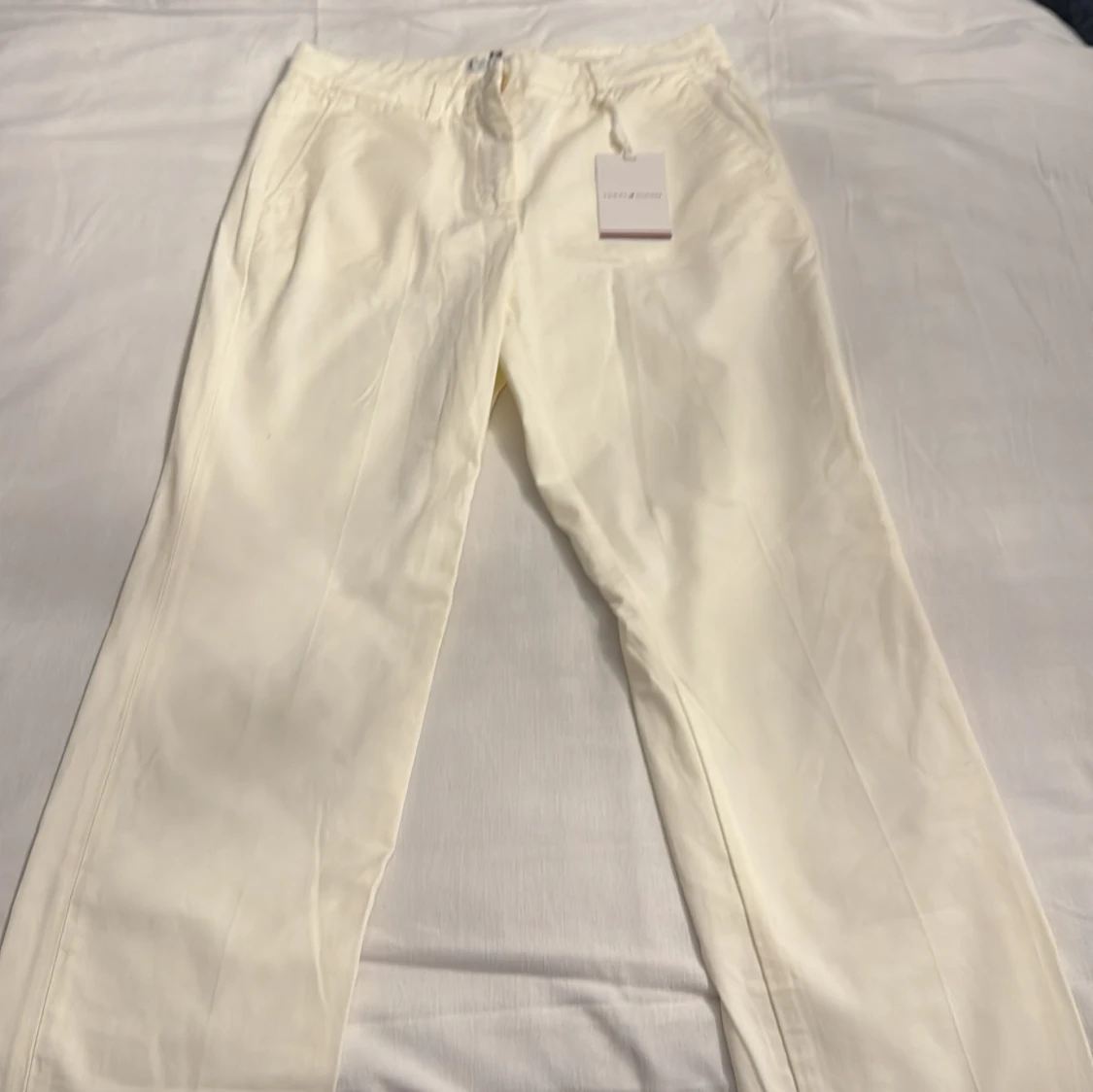 Vita kostymbyxor från Tommy Hilfiger - 90