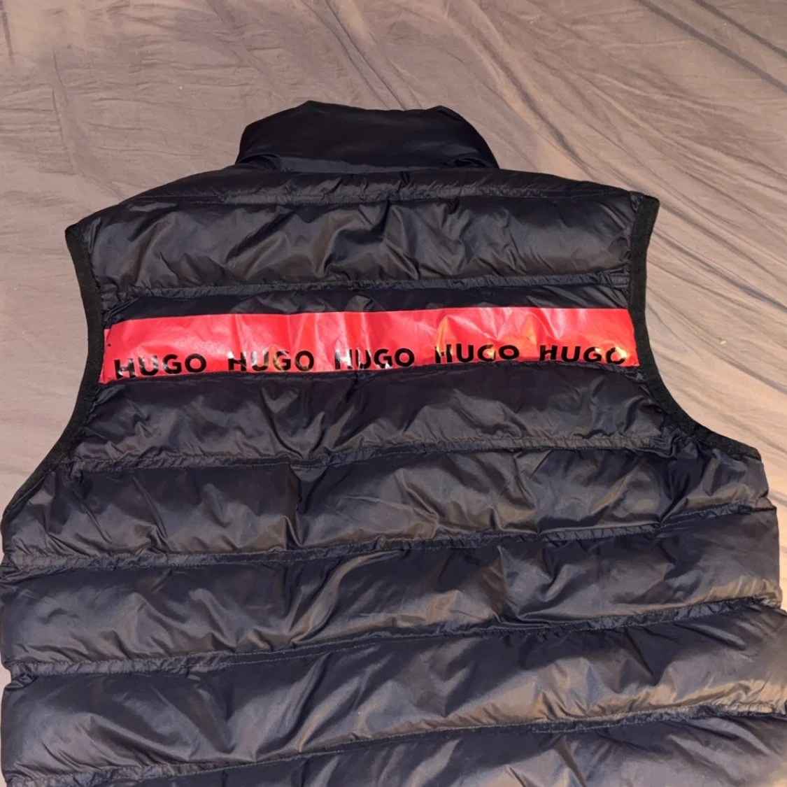 Svart dunväst från Hugo Boss - 90