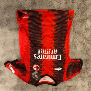 Milan, RAFA LEAO - 300kr, kika in profilen för fler feta fotbollströjor😉