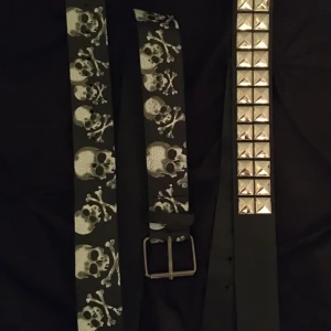 nitbälten  - säljer två bälten. dödskalle bältet e knappt använt o ser bra ut på . nitbältet fattas en nit men enkel att fixa om man vill 🖤🤍🖤döskalle: 65kr o nitbälte: 35kr. skriv om du undrar ngt  🤍🖤| nitbälte är sålt!