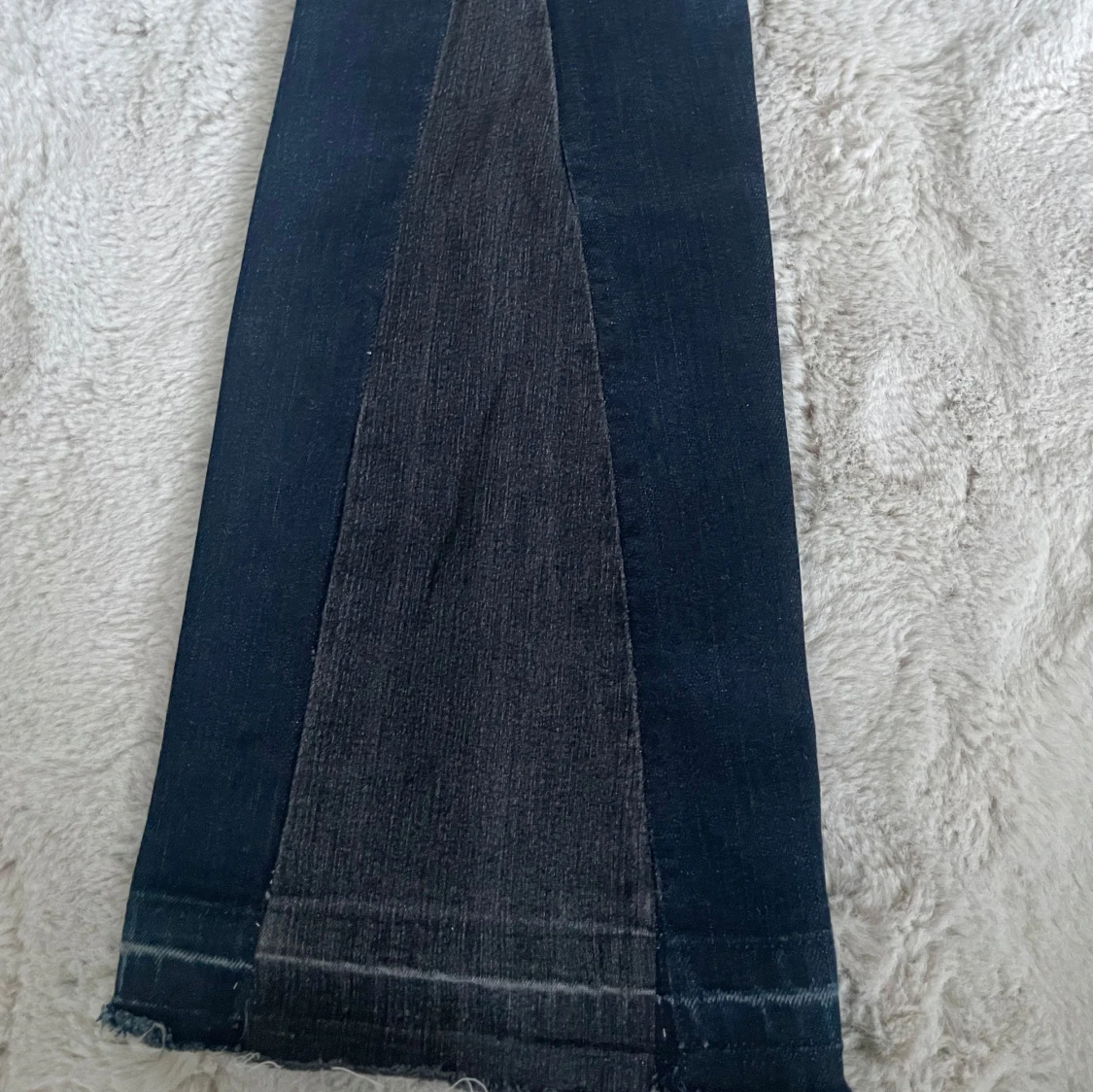 Mörkblåa bootcut jeans från Wrangler - 92