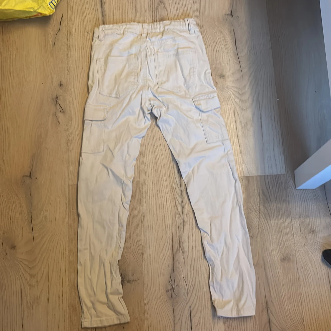 Beige cargobyxor från 157 - 90