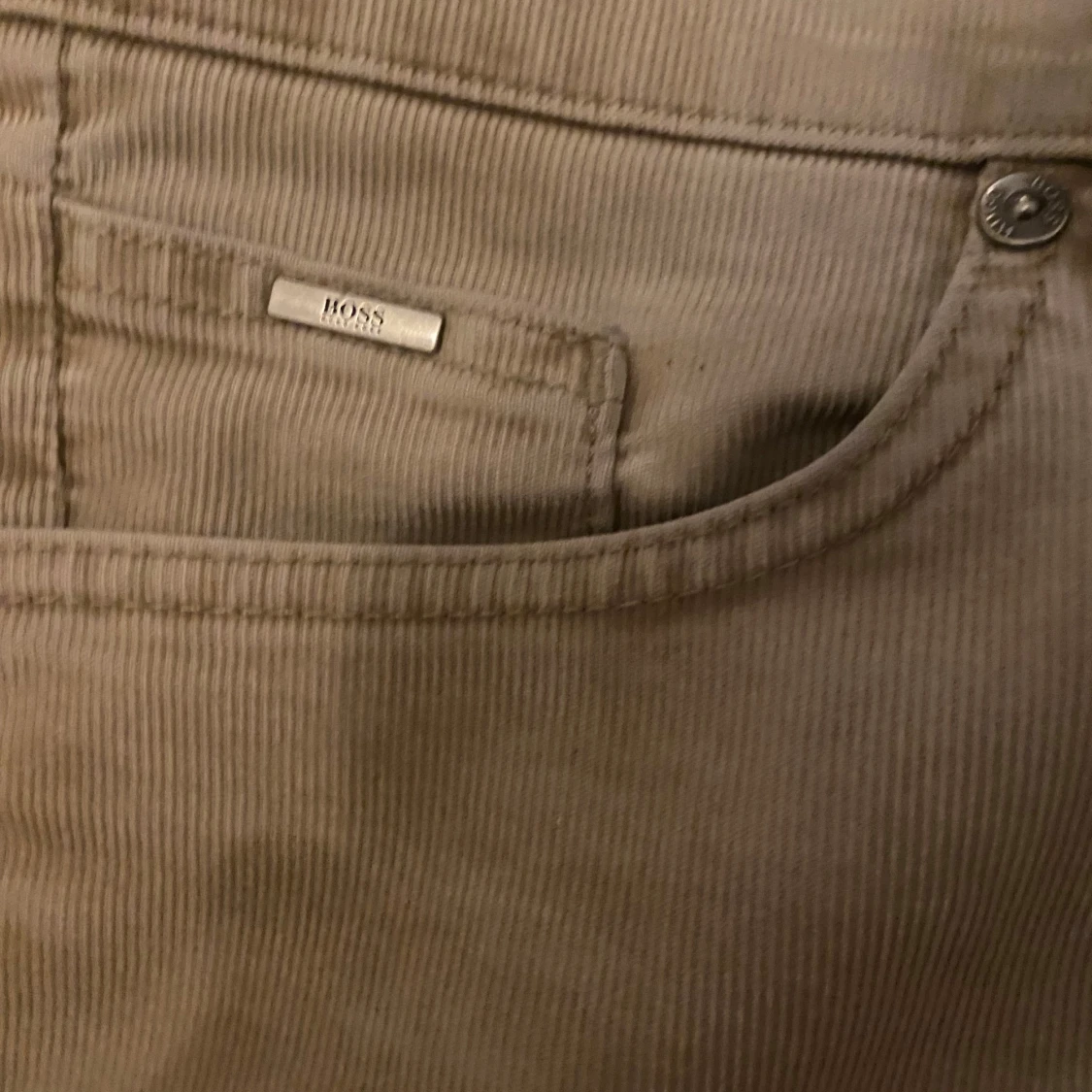 Beige byxor från Hugo Boss - 91